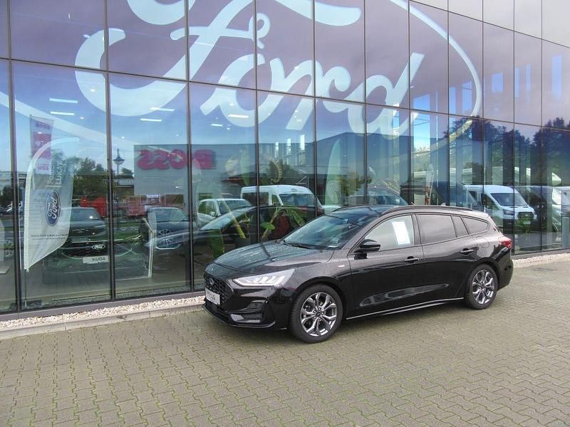 Schwarz Gebraucht 2023 Ford Focus ST-Line X Limousine | 25.500 € (Teuer) - Bild 1/4