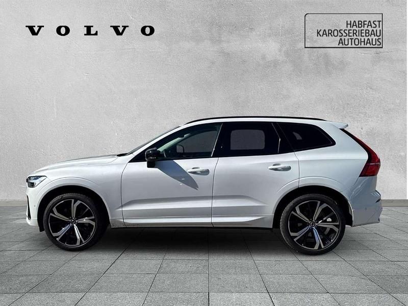 Gebraucht Volvo XC60 Plus 197 PS (144 kW) 2023 Crystal white / metallic SUV