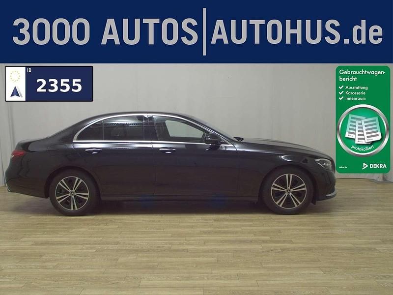 Schwarz Gebraucht 2021 Mercedes E220 Avantgarde Limousine | 32.980 € (Fairer Preis) - Bild 1/4