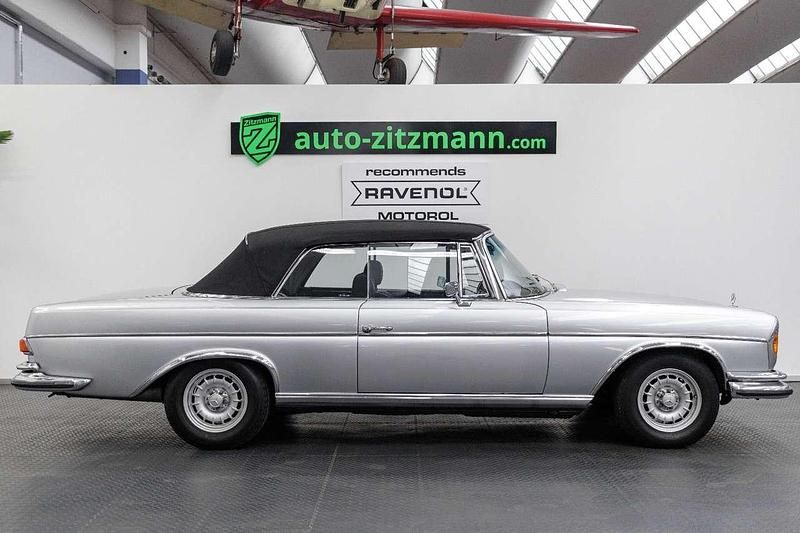 Silber Gebraucht 1970 Mercedes W111 SE Cabrio | 139.990 € - Bild 1/4
