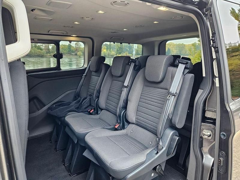 Gebraucht Ford Tourneo 131 PS (96 kW) 2021 Grau Van / Kleinbus