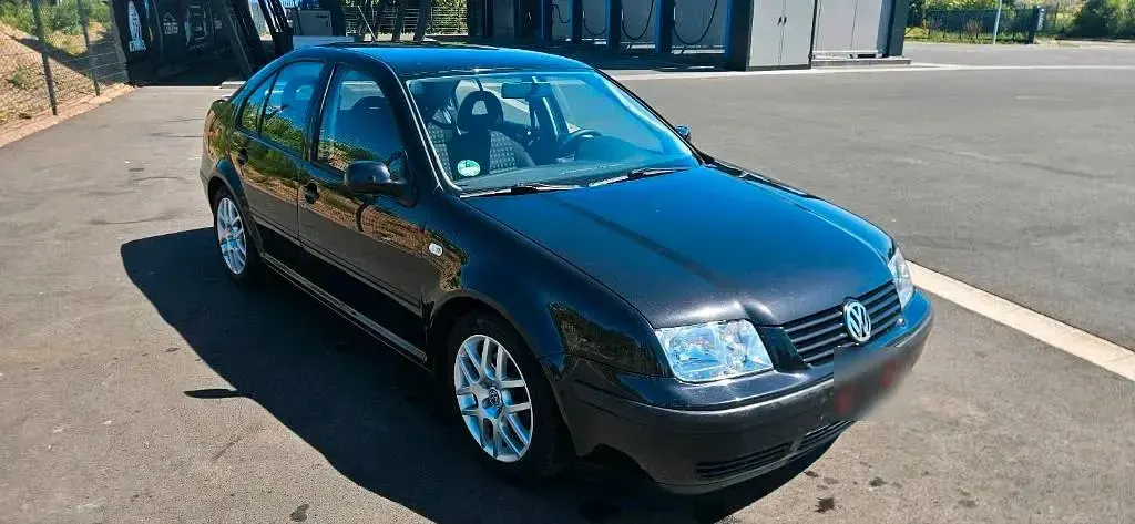 Gebraucht VW Bora 105 PS (77 kW) 2002 Schwarz Limousine
