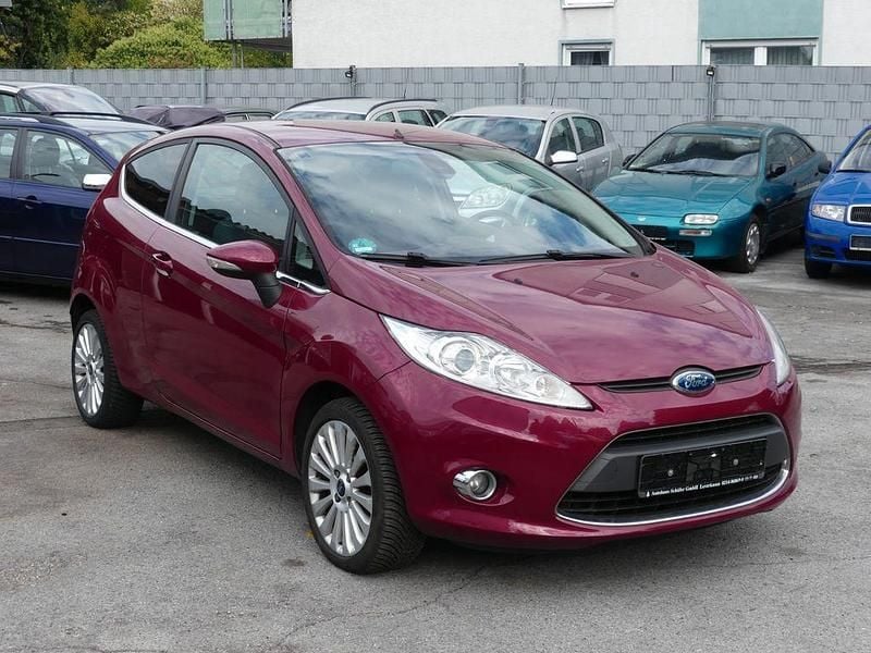 Rot Gebraucht 2010 Ford Fiesta Titanium Kleinwagen | 3.299 € (Guter Preis) - Bild 1/4