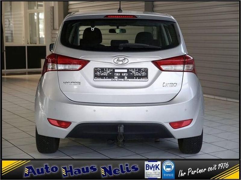 Gebraucht Hyundai ix20 90 PS (66 kW) 2014 Silber Kleinwagen