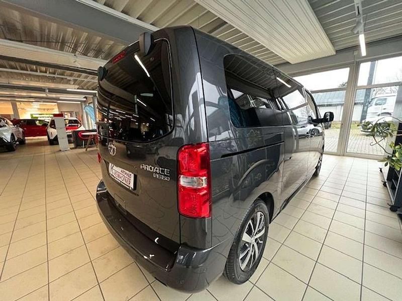 Neu Toyota Proace Verso 179 PS (131 kW) 2026 Grau met. Kombi