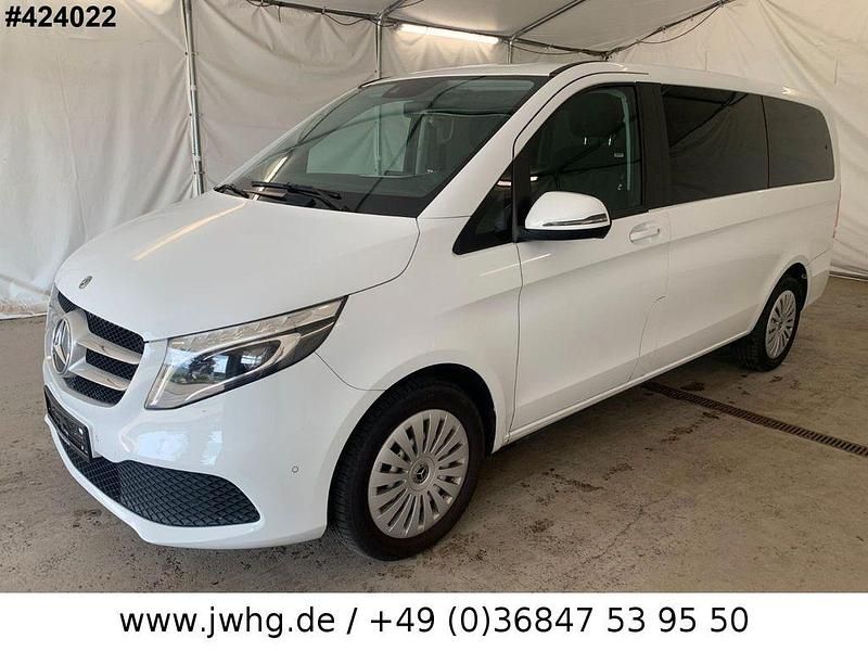 Weiß Gebraucht 2020 Mercedes V220 Van / Kleinbus | 27.950 € (Superpreis) - Bild 1/4