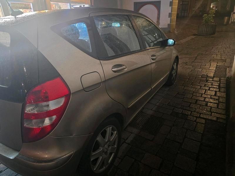 Gebraucht Mercedes A200 136 PS (100 kW) 2004 Gold Limousine