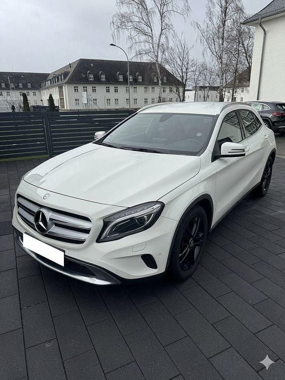 Gebraucht Mercedes GLA180 Style 122 PS (89 kW) 2017 Weiß SUV