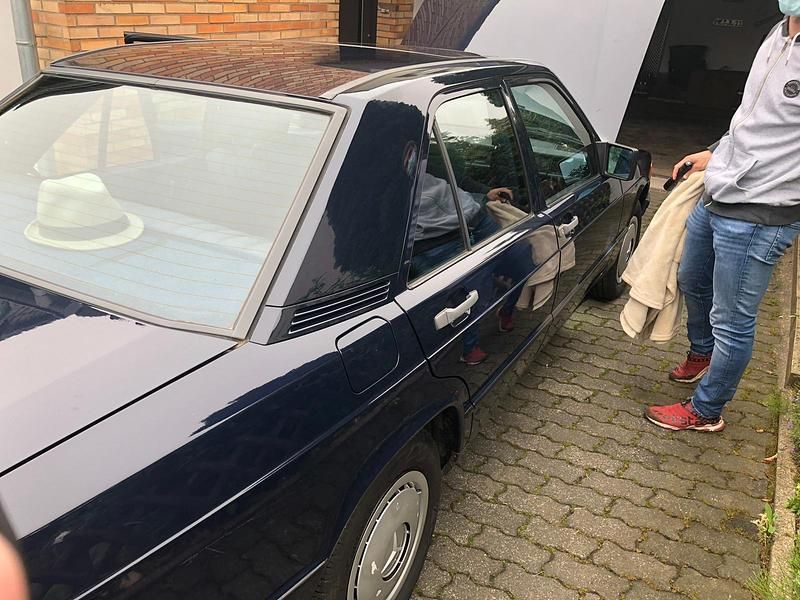Gebraucht Mercedes 190 90 PS (66 kW) 1984 Blau Limousine