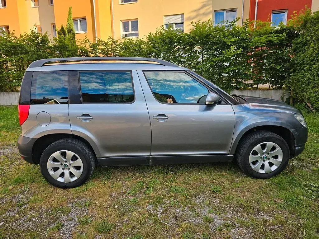 Gebraucht Skoda Yeti Elegance 105 PS (77 kW) 2011 Grau SUV