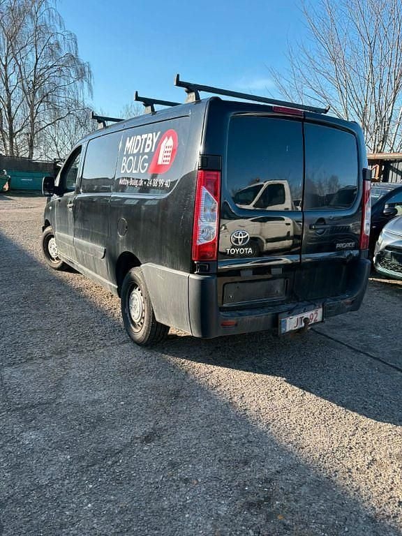 Gebraucht Toyota Proace 128 PS (94 kW) 2015 Schwarz Van / Kleinbus