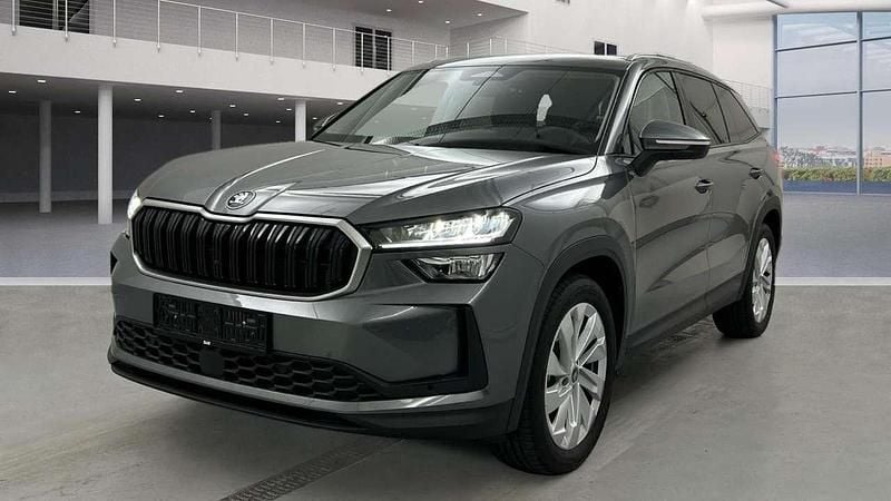 Graphitegrau metallic Gebraucht 2025 Skoda Kodiaq Selection SUV | 38.980 € (Superpreis) - Bild 1/4