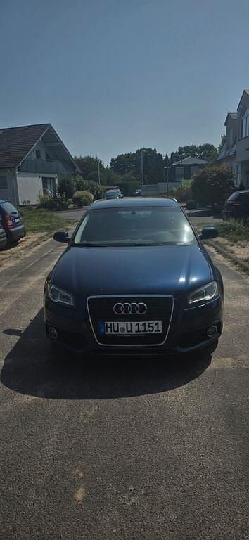 Blau Gebraucht 2011 Audi A3 Sportback Attraction Limousine | 4.650 € (Fairer Preis) - Bild 1/4