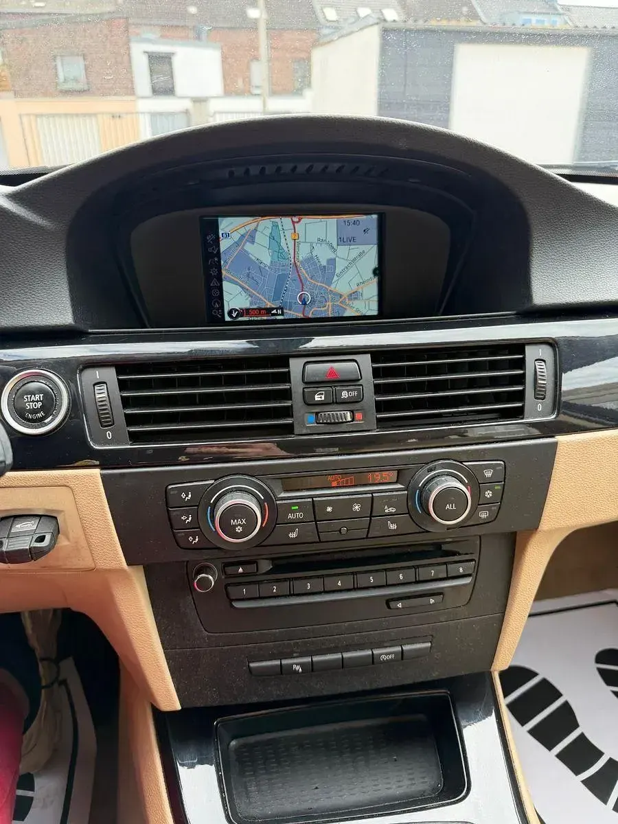 Gebraucht BMW 318 Exclusive 143 PS (105 kW) 2011 Schwarz Kombi