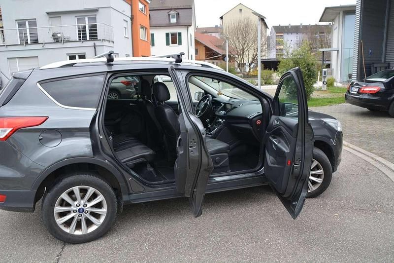 Gebraucht Ford Kuga Titanium 150 PS (110 kW) 2016 Grau SUV