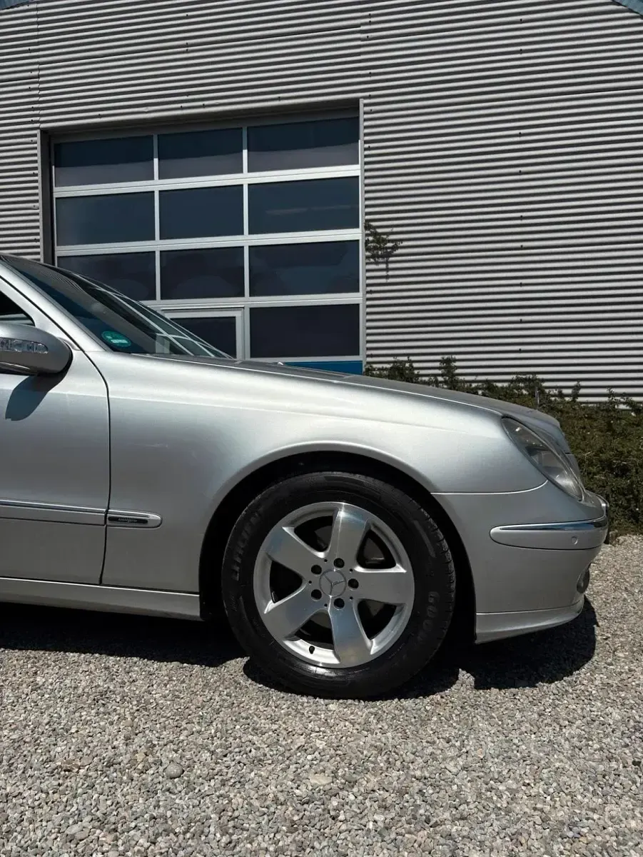 Gebraucht Mercedes E270 Avantgarde 178 PS (130 kW) 2003 Silber Limousine