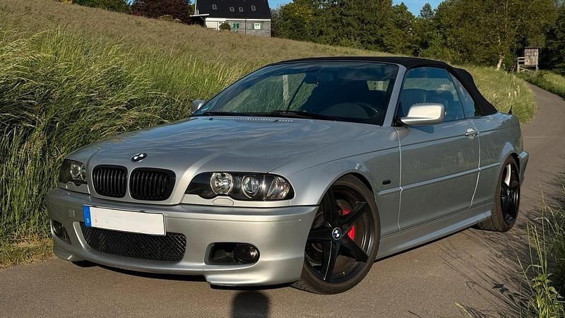 Silber Gebraucht 2002 BMW 330 Cabriolet M Sport Cabrio | 12.190 € (Fairer Preis) - Bild 1/4