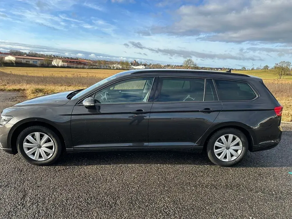 Gebraucht VW Passat Business 150 PS (110 kW) 2023 Grau Kombi