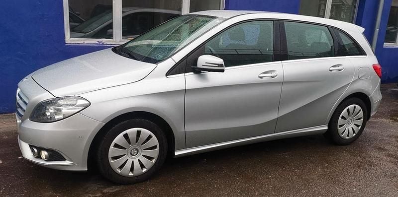 Gebraucht Mercedes B180 109 PS (80 kW) 2015 Silber Van / Kleinbus