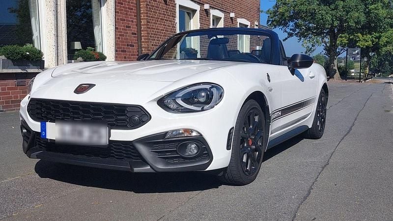 Weiß Gebraucht 2019 Abarth 124 Spider Turismo Cabrio | 27.800 € (Guter Preis) - Bild 1/4