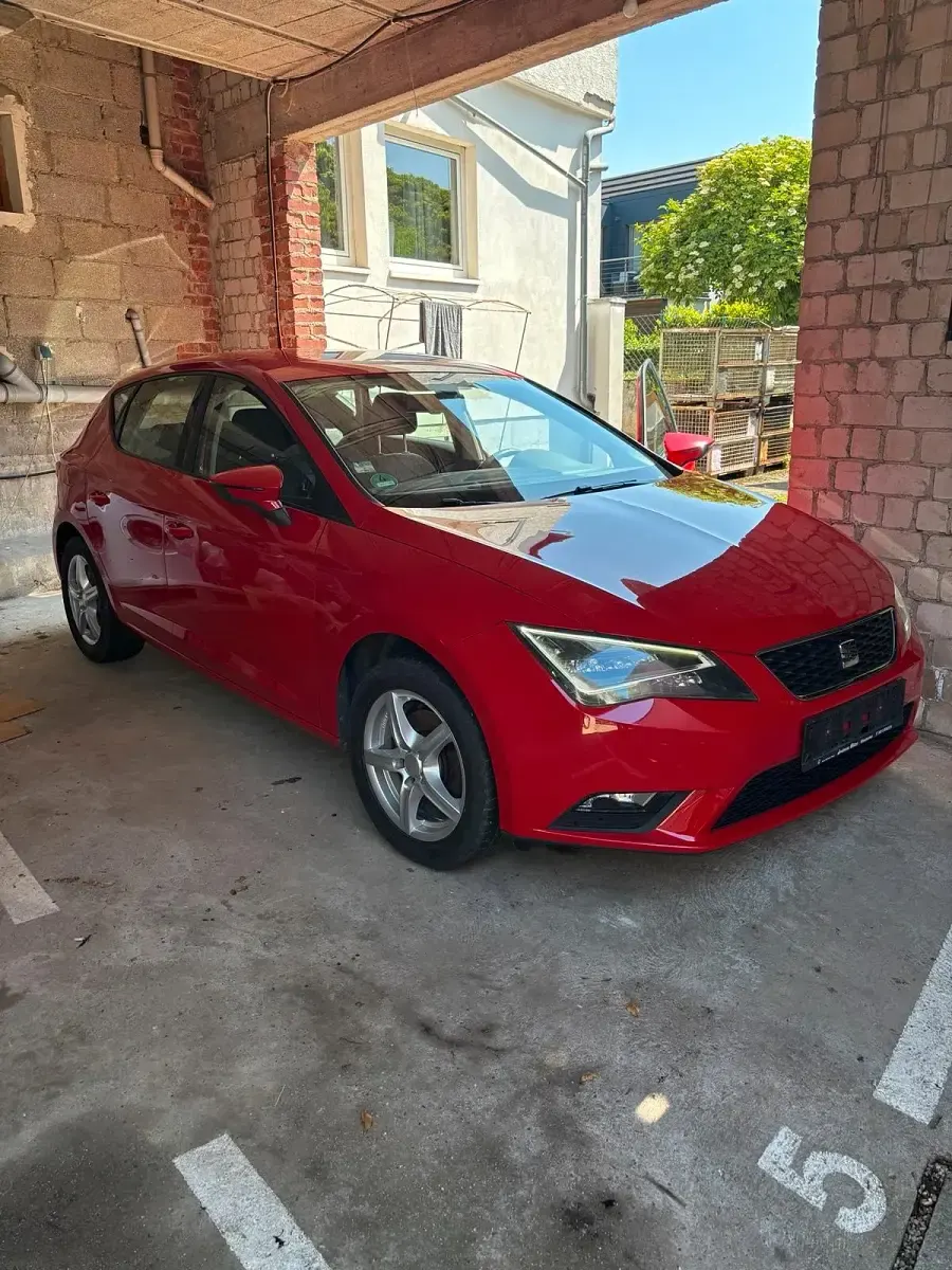 Używany Seat Leon 110 KM (80 kW) 2015 Czerwony Hatchback