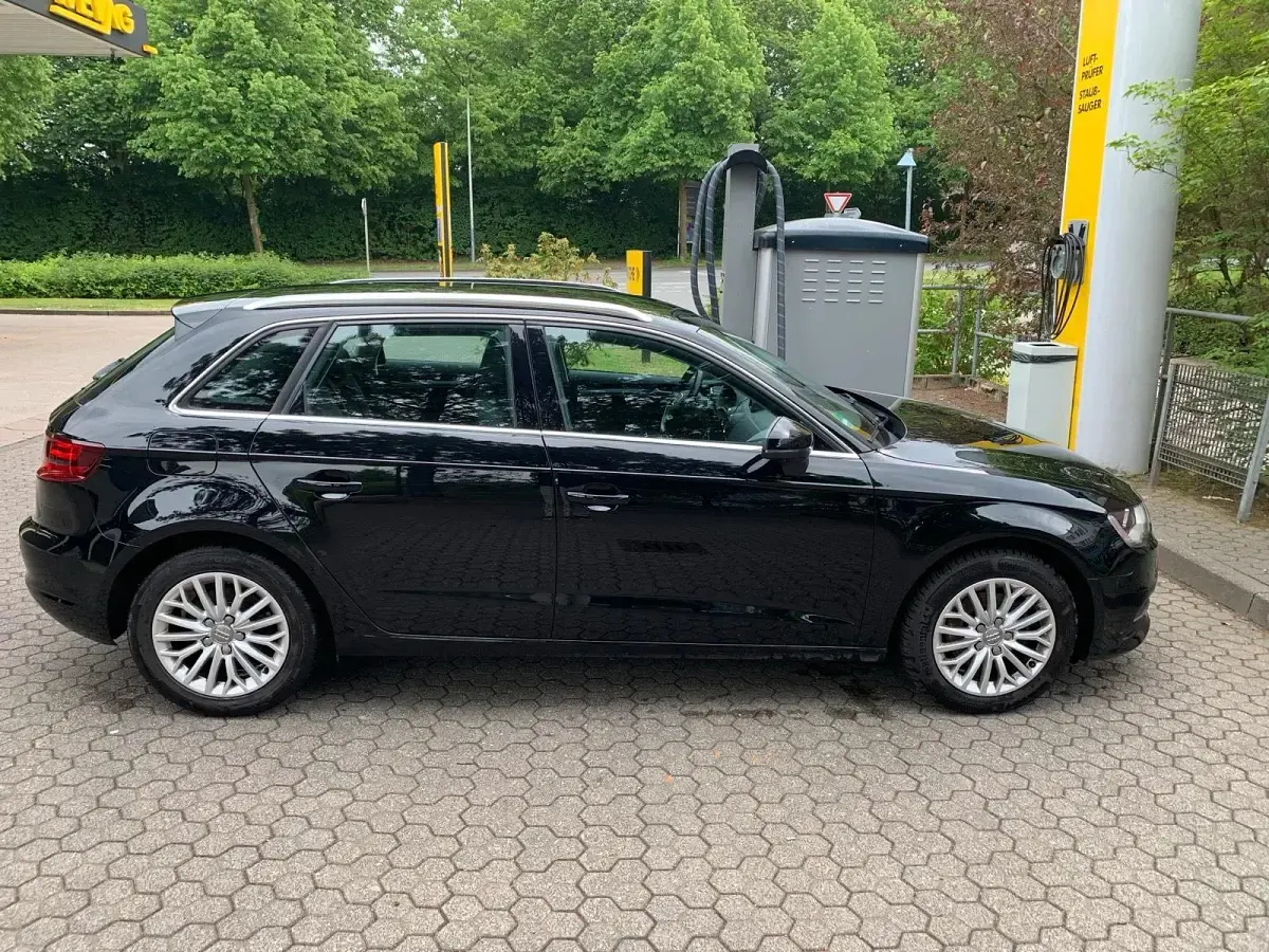 Używany Audi A3 Sportback 122 KM (89 kW) 2013 Czarny Hatchback