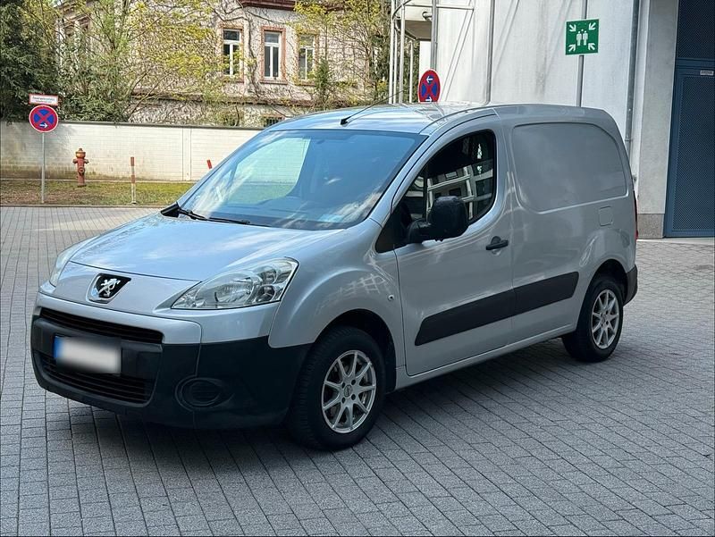 Gebraucht Peugeot Partner 90 PS (66 kW) 2010 Silber Van / Kleinbus