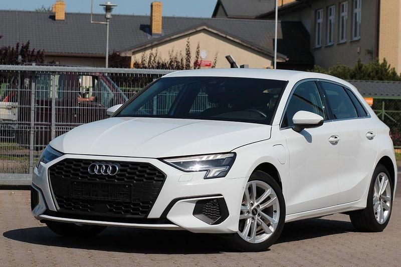 Gebraucht Audi A3 Basis 150 PS (110 kW) 2021 Weiß Limousine