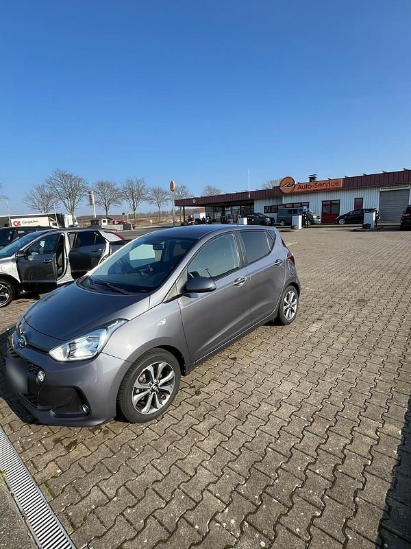 Gebraucht Hyundai i10 67 PS (49 kW) 2018 Grau Kleinwagen