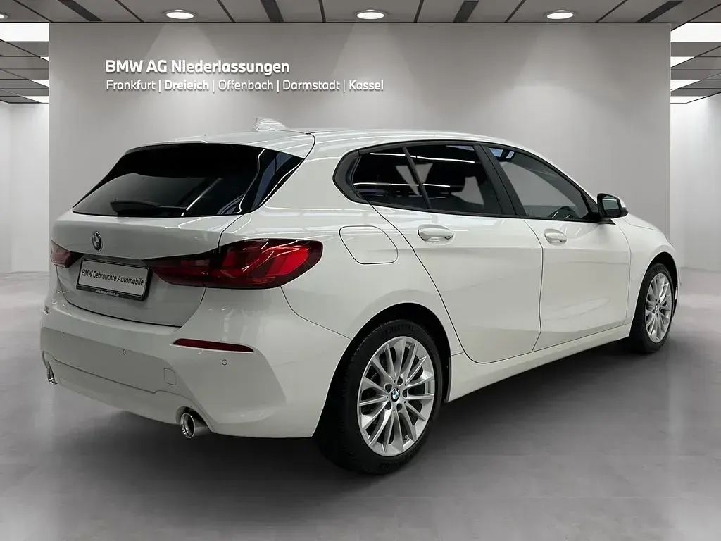 Używany BMW 118 Performance 150 KM (110 kW) 2023 Biały Hatchback