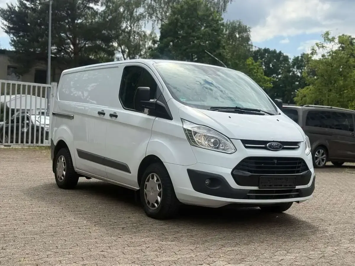 Gebraucht Ford Transit Custom Trend 105 PS (77 kW) 2017 Weiß Van / Kleinbus