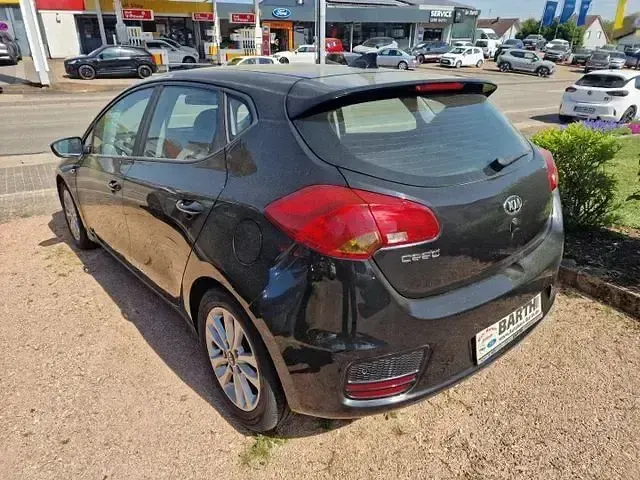 Używany Kia Ceed Edition 7 99 KM (72 kW) 2018 Czarny Hatchback