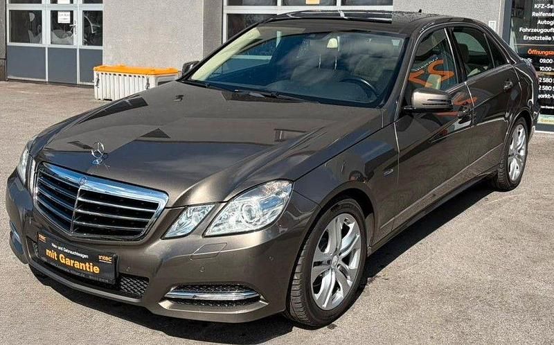 Gebraucht Mercedes E220 170 PS (125 kW) 2011 Grau Limousine