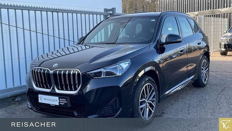 Saphirschwarz metallic Gebraucht 2023 BMW X1 Efficient Dynamics SUV | 42.749 € (Teuer) - Bild 1/4