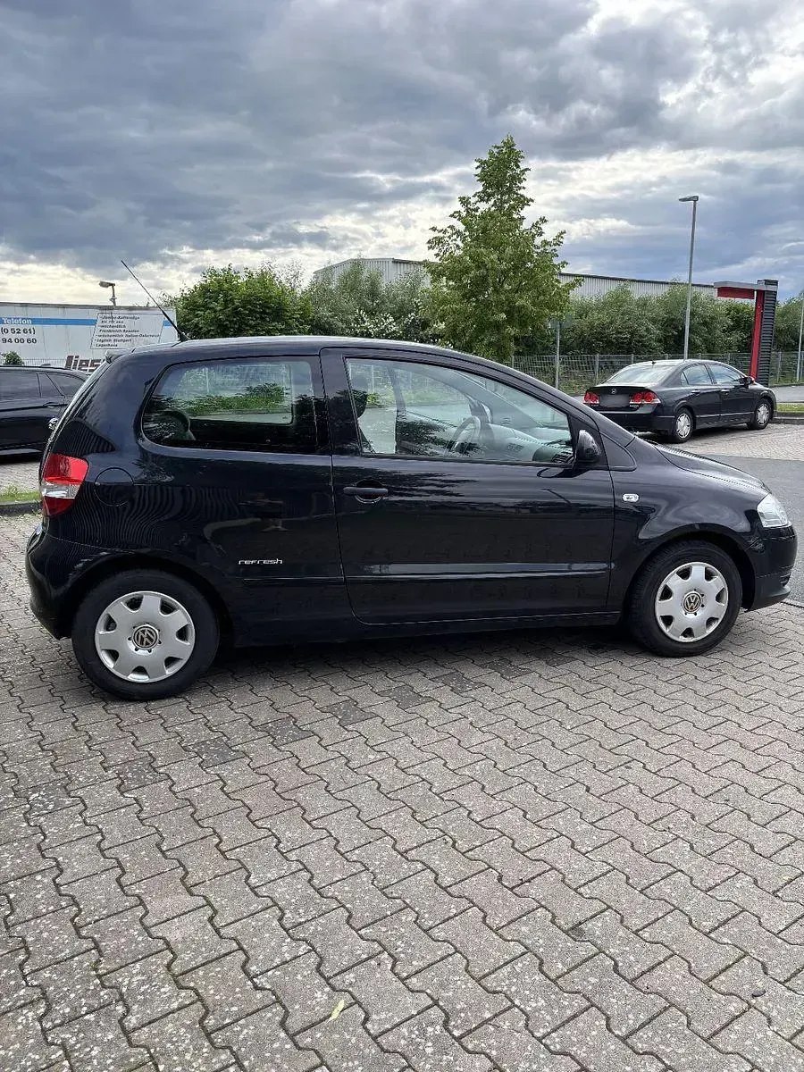 Gebraucht VW Fox 54 PS (39 kW) 2009 Schwarz Kleinwagen
