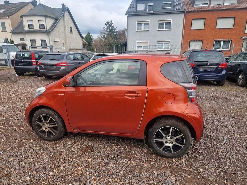 Gebraucht Toyota iQ Basis 68 PS (50 kW) 2013 Orange Kleinwagen