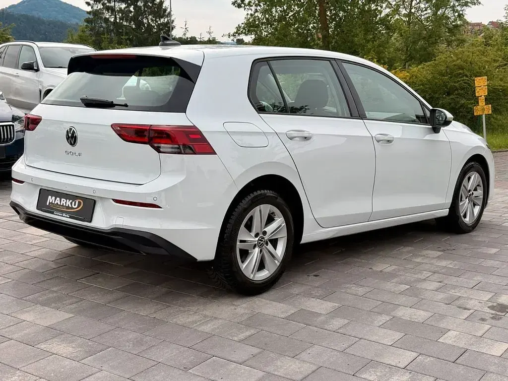 Gebraucht VW Golf VIII Life 116 PS (85 kW) 2023 Weiß Limousine