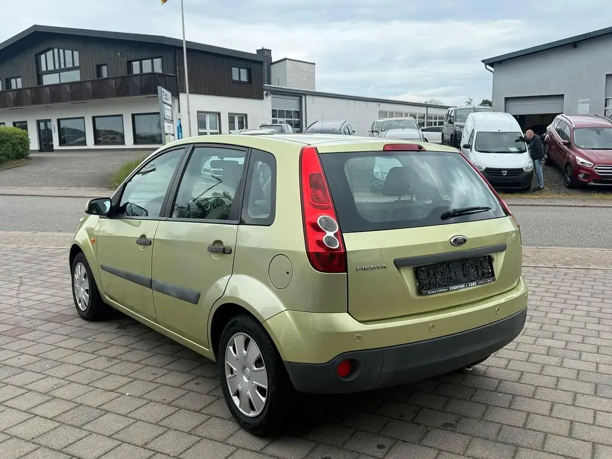 Gebraucht Ford Fiesta 80 PS (58 kW) 2006 Gelb Kleinwagen