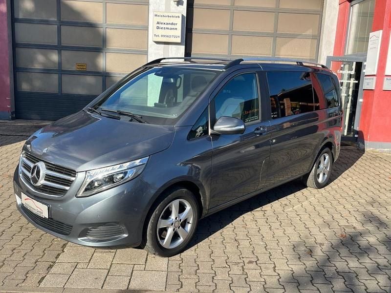 Grau Gebraucht 2015 Mercedes V250 Van / Kleinbus | 31.890 € (Fairer Preis) - Bild 1/4