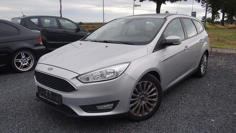 Silber Gebraucht 2015 Ford Focus Kombi | 2.500 € (Superpreis) - Bild 1/4