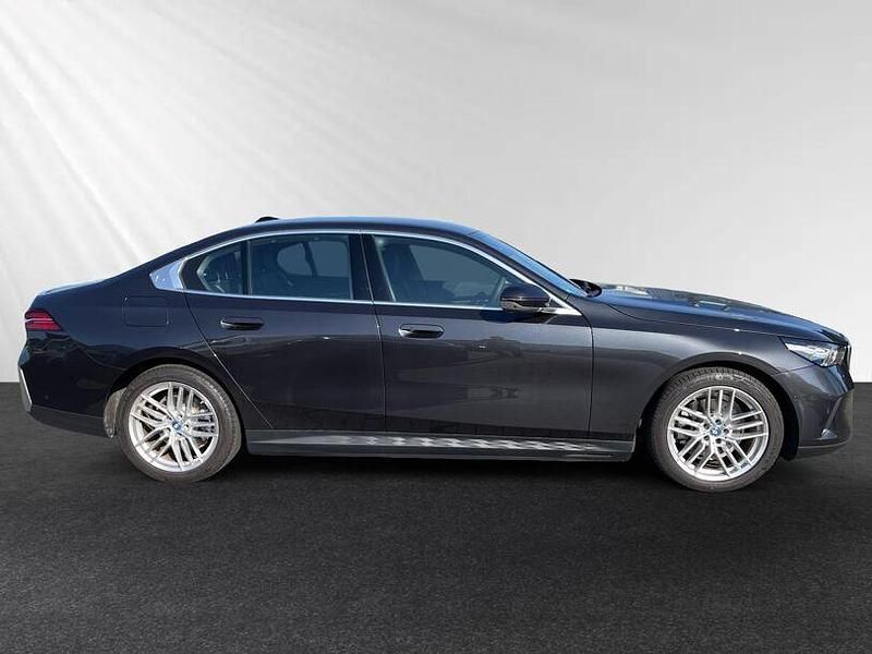 Gebraucht BMW 530e Comfort Edition 299 PS (219 kW) 2024 Grau Limousine