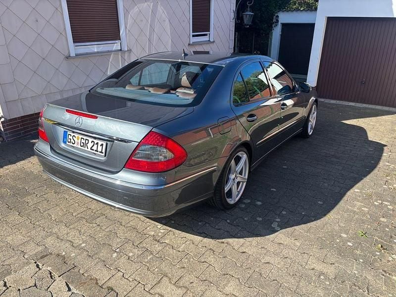 Gebraucht Mercedes E230 Avantgarde 204 PS (150 kW) 2008 Grau Limousine