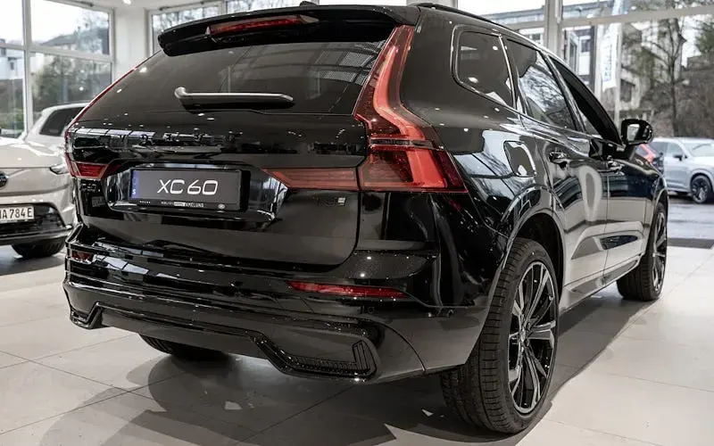Nowe Volvo XC60 Plus 455 KM (334 kW) 2026 Czarny SUV