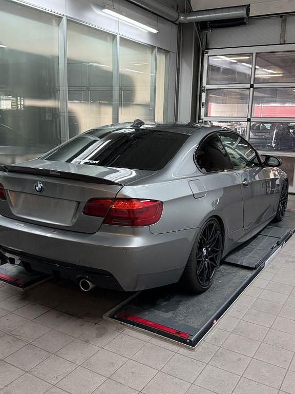 Grau Gebraucht 2006 BMW 335 Performance Coupé | 19.999 € - Bild 1/4