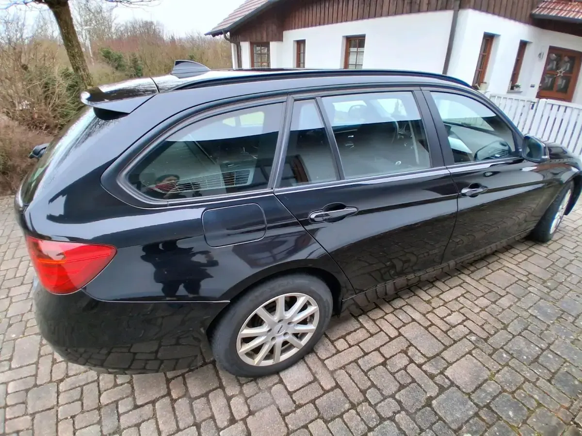 Gebraucht BMW 320 185 PS (136 kW) 2013 Schwarz Kombi