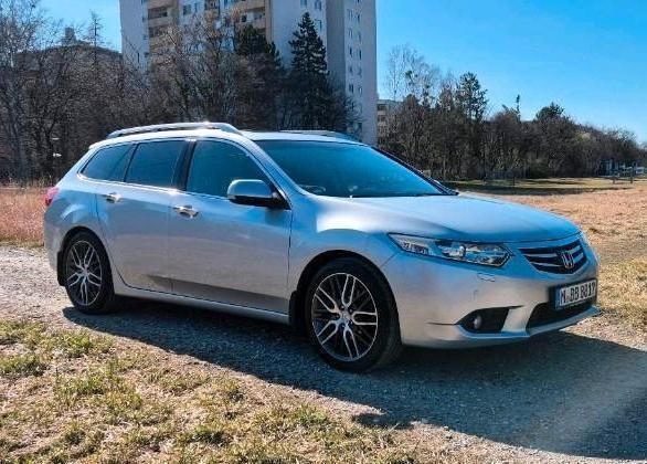 Silber Gebraucht 2012 Honda Accord Executive Kombi | 11.500 € (Etwas zu teuer) - Bild 1/4