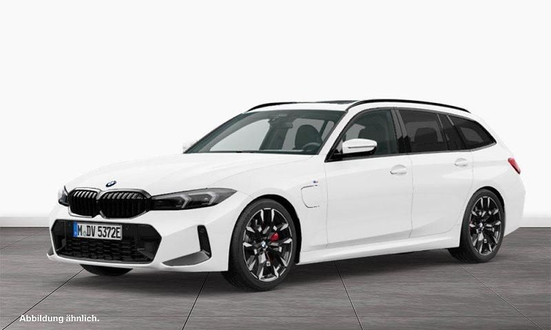 Weiß Gebraucht 2024 BMW 330e M Sport Kombi | 52.570 € (Teuer) - Bild 1/3