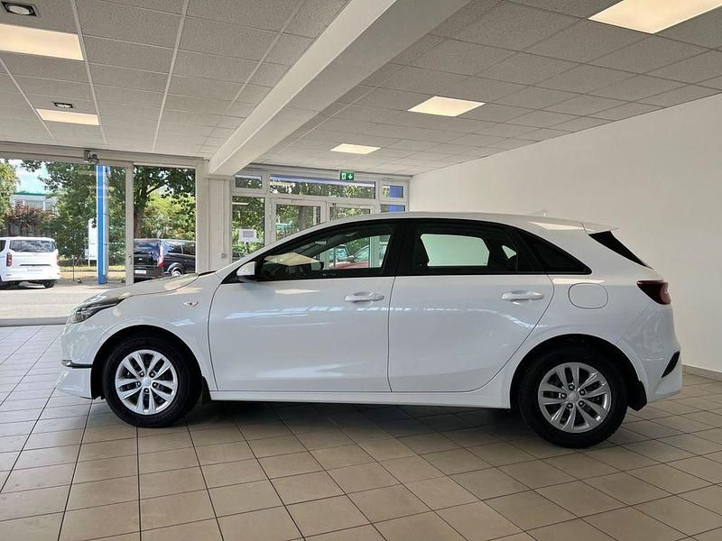 Neu Kia Ceed Vision 140 PS (102 kW) 2025 Weiß Kleinwagen