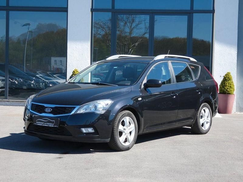 Usado Kia Ceed 90 HP (66 kW) 2011 Preto Citadino