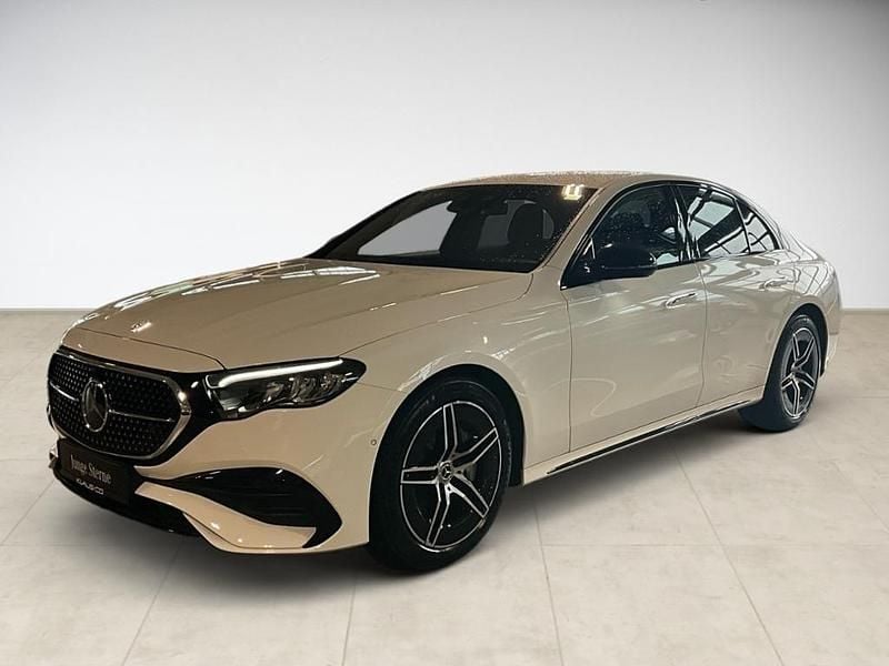 Weiß Gebraucht 2024 Mercedes E220 Night Limousine | 51.980 € (Fairer Preis) - Bild 1/4